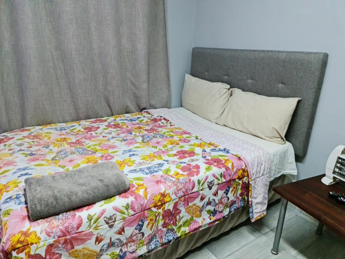Hasate Guest House 10 Florence Street Oakdale Belliville 7530 Cape Town South African מראה חיצוני תמונה